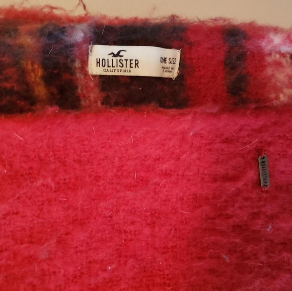 Hollister Red Plaid Blanket Scarf - Picture 3 of 3